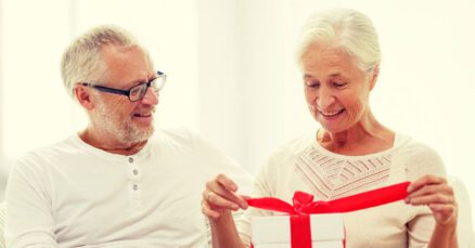 Transmita amor e carinho a quem você mais ama. Confira uma lista de presentes para idosas completa!